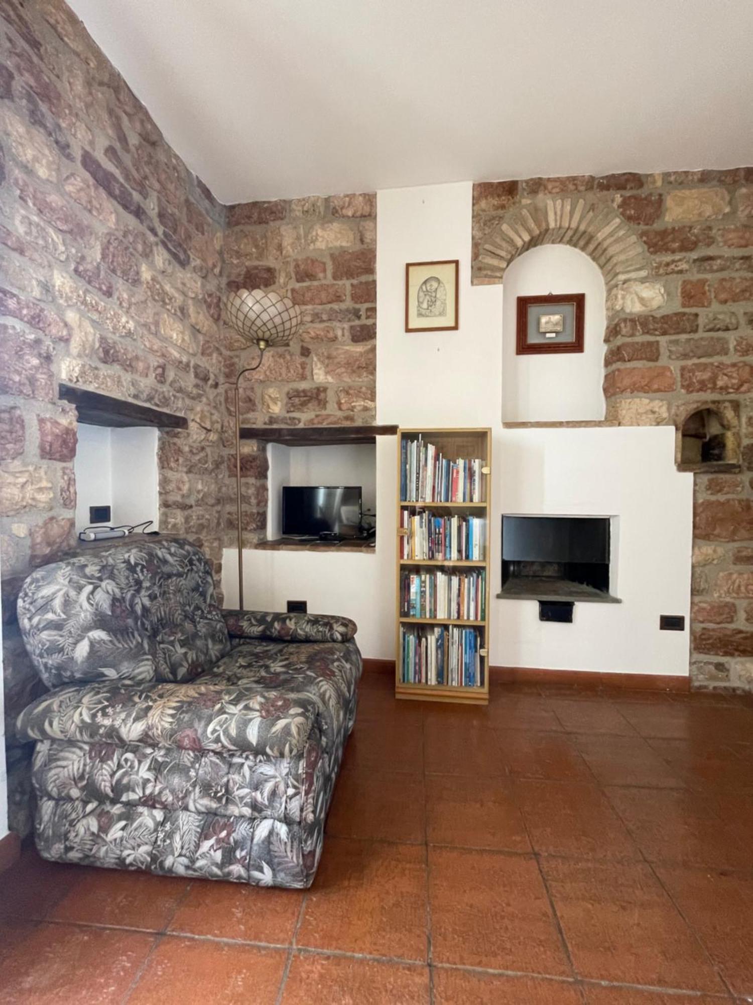 Happy House - Porta San Giacomo Apartment อัสซิซี ภายนอก รูปภาพ