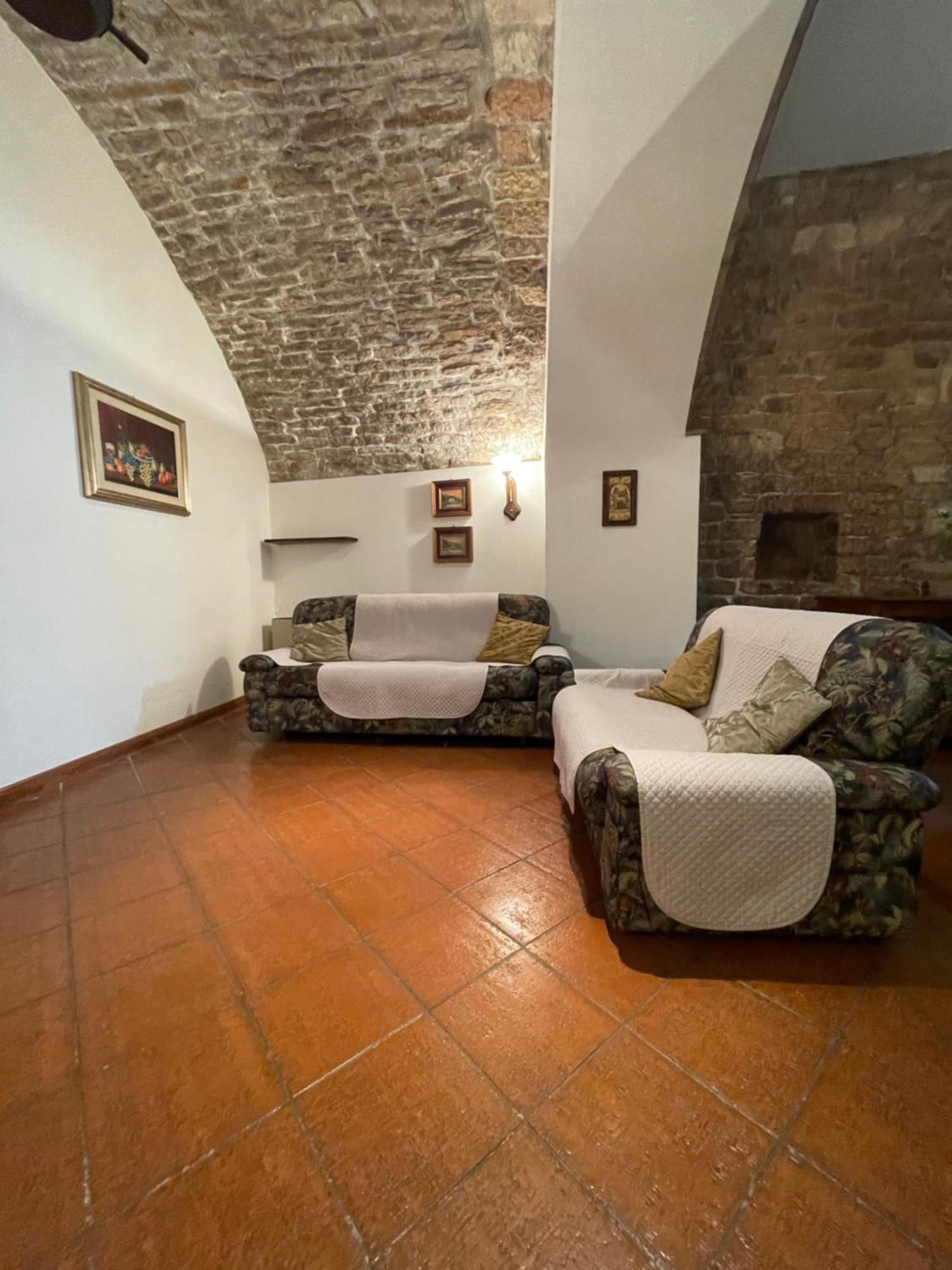 Happy House - Porta San Giacomo Apartment อัสซิซี ภายนอก รูปภาพ