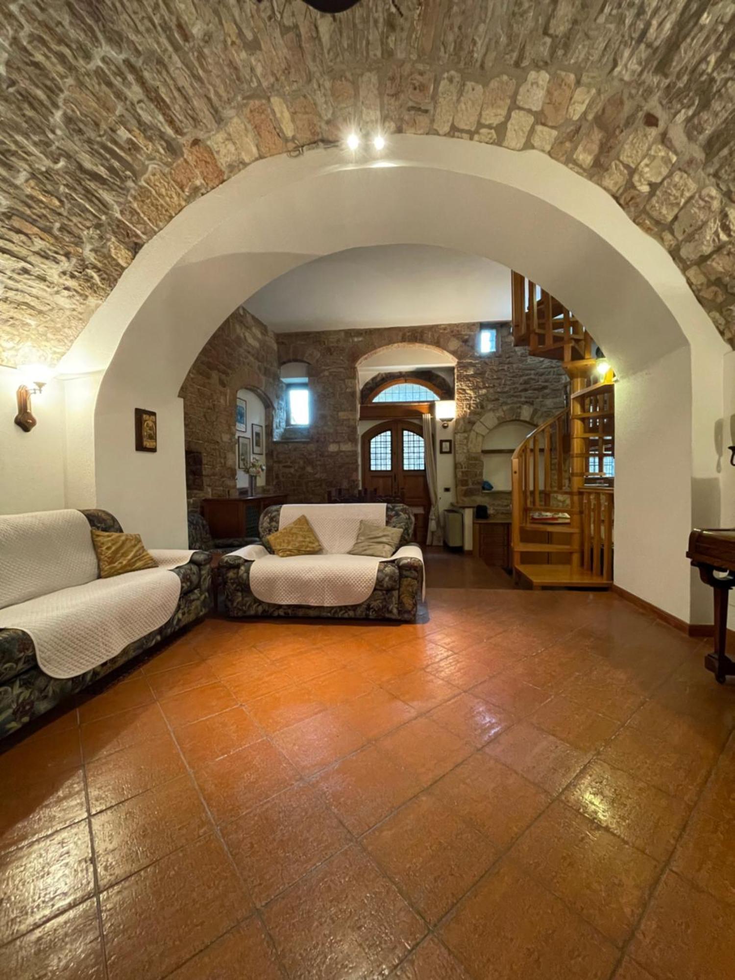 Happy House - Porta San Giacomo Apartment อัสซิซี ภายนอก รูปภาพ