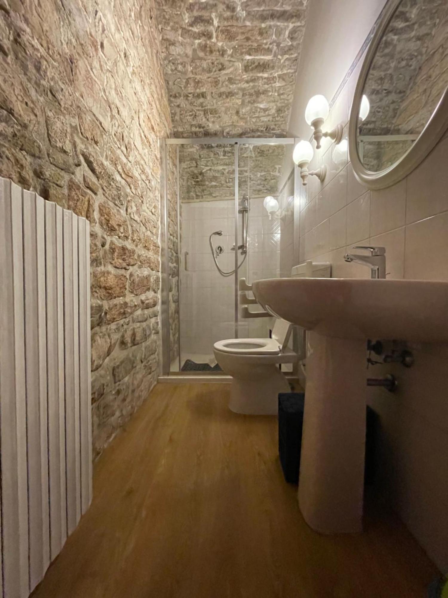 Happy House - Porta San Giacomo Apartment อัสซิซี ภายนอก รูปภาพ