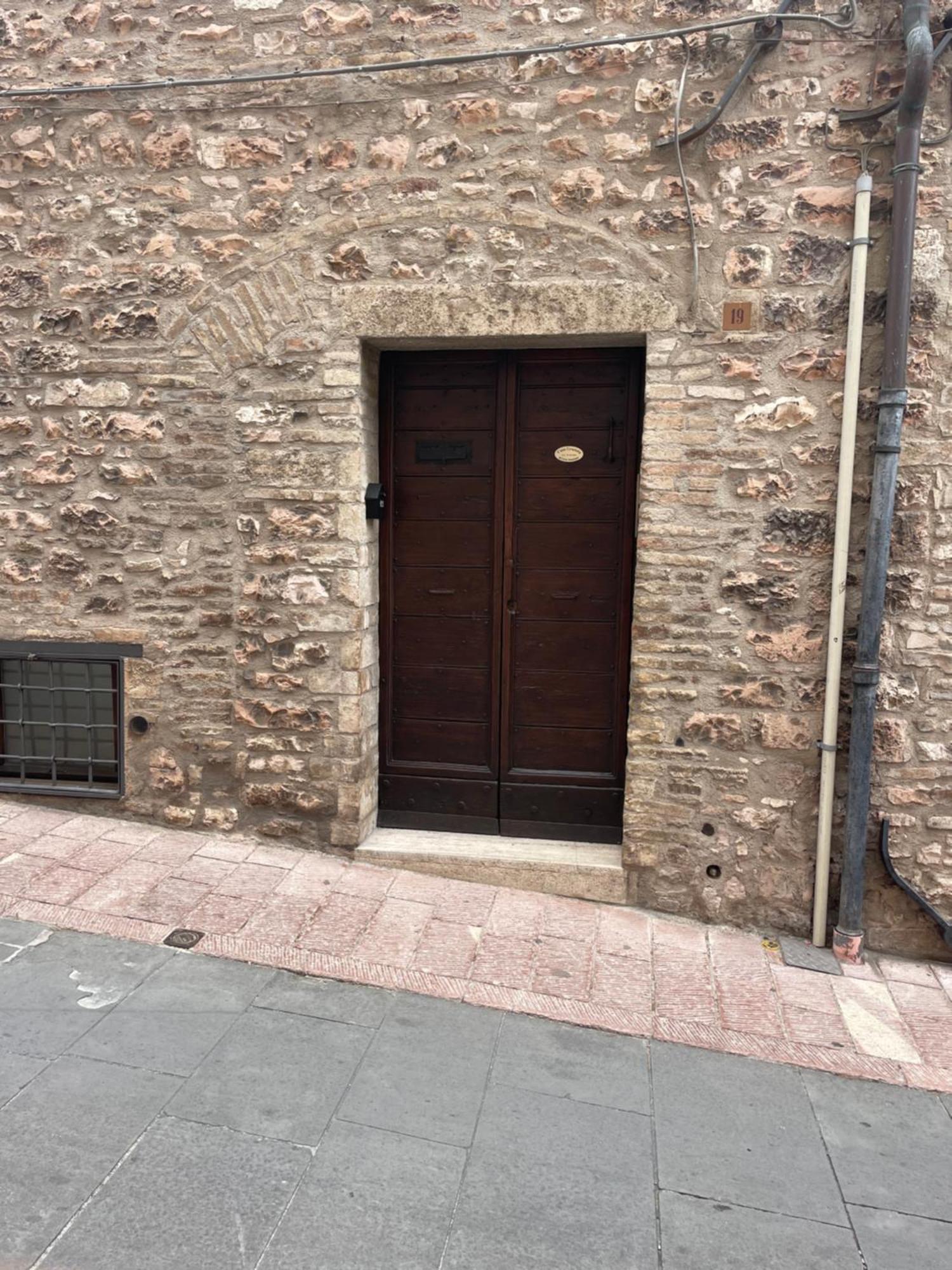 Happy House - Porta San Giacomo Apartment อัสซิซี ภายนอก รูปภาพ